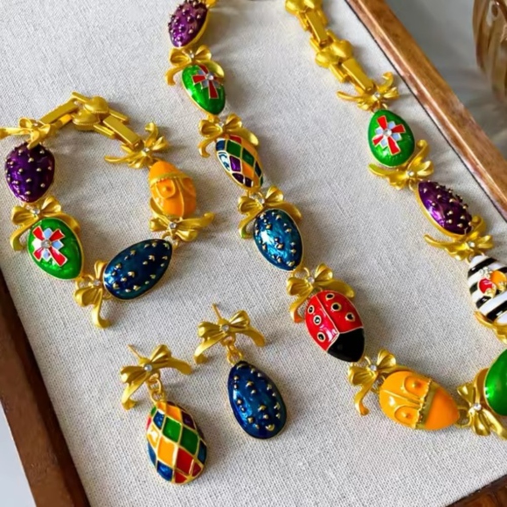 NWOT 3 PCS Beautiful multicolor necklace earrings and bracelet set